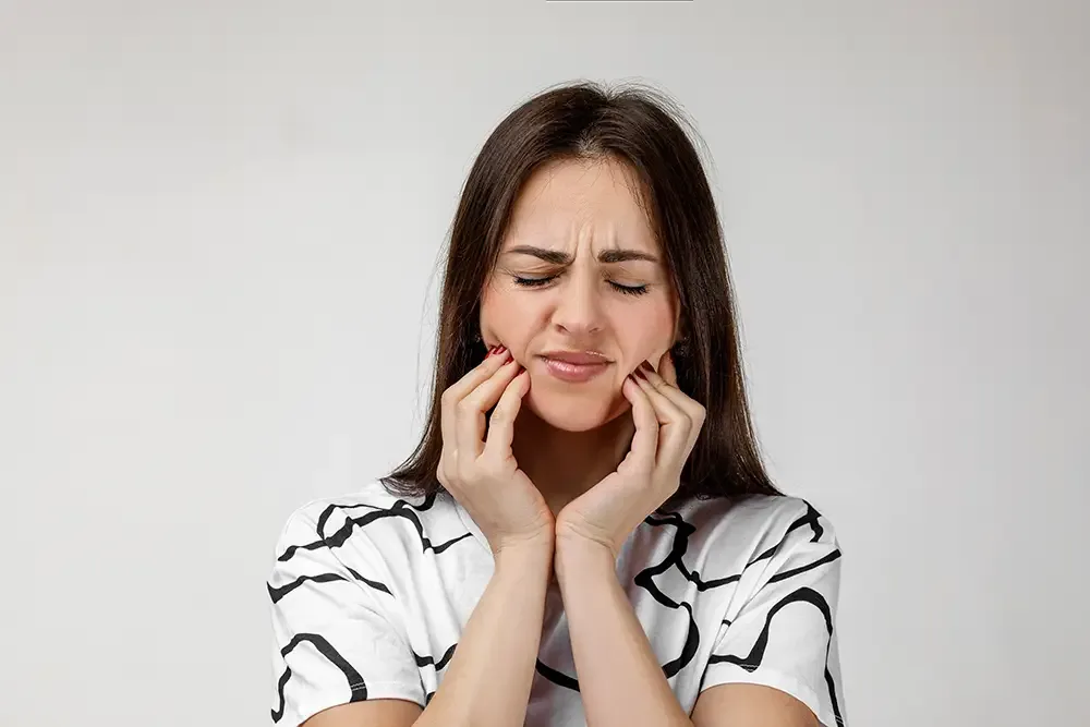 Woman with jaw pain